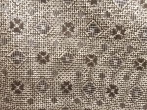 アンティーク　菱に花模様織り出し本場泥大島紬着物(割り込み絣)